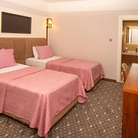 Otel Jolnar Garden 3*