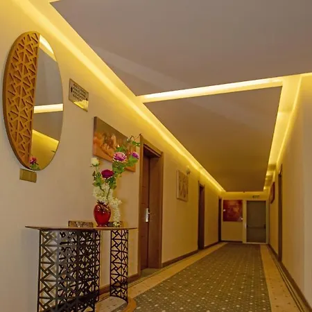 Jolnar Garden Hotel 3*